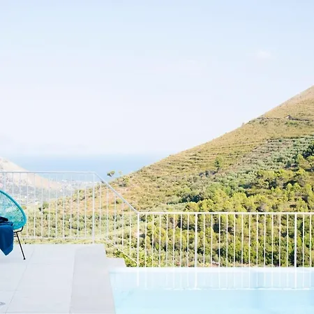 Capri إيتري